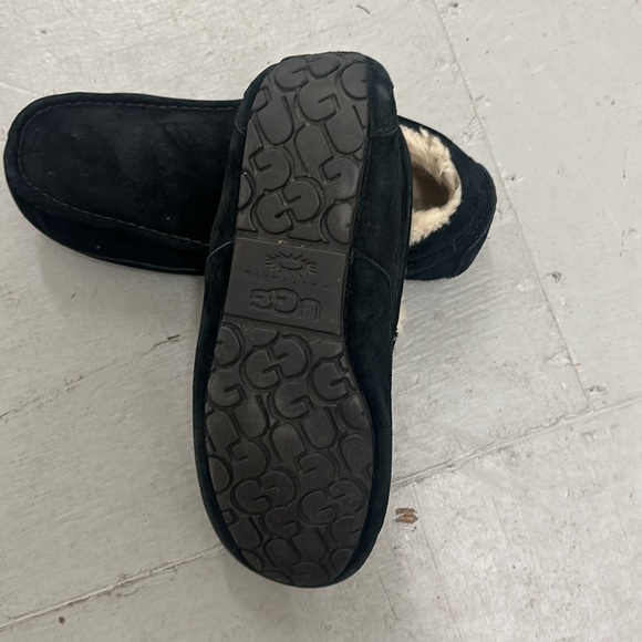 Ugg Suede slippers men’s size 12 black - Picture 6 of 12